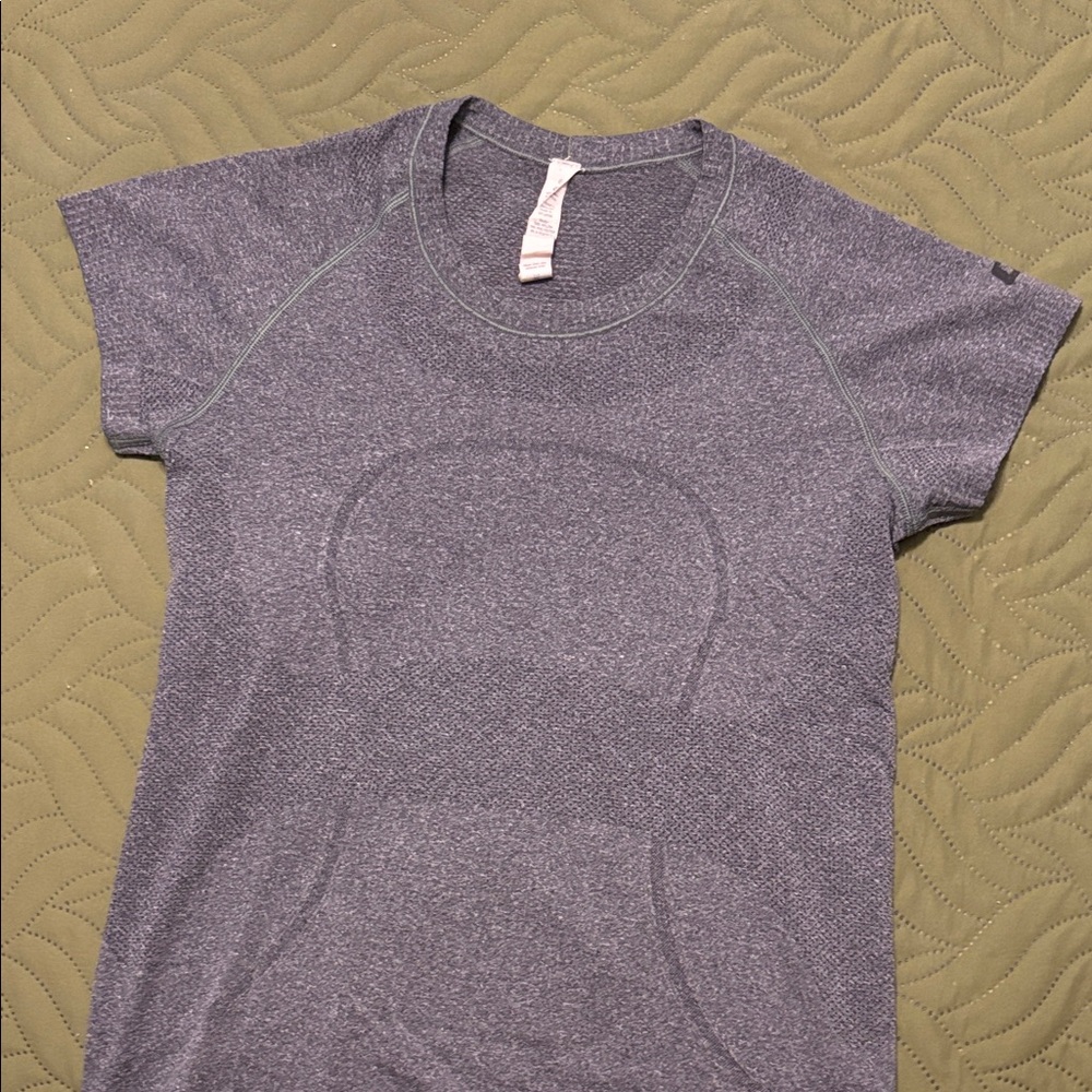 lululemon athletica Heathered grey Short Sleeve crop Tee hits just below belly